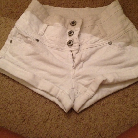 White Highwaisted shorts - Picture 1 of 3