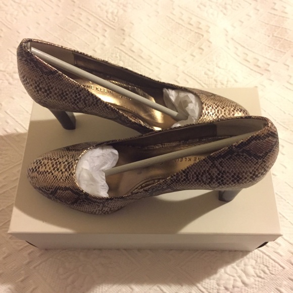 Brand New Dark Bronze Mumticolour Pump