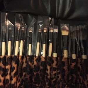 Makeup Brushes Set including a Leopard Brush Bag