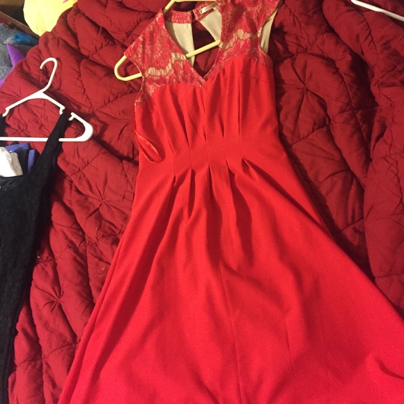 Red lace pleated dress