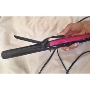🚫SOLD Hot Tools 1.25" curling iron 💃🏻