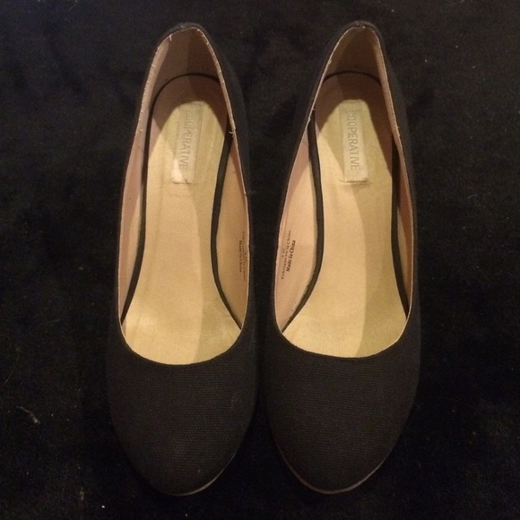 Black canvas wedges