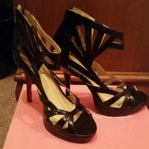 Black 4" Ankle Pumps