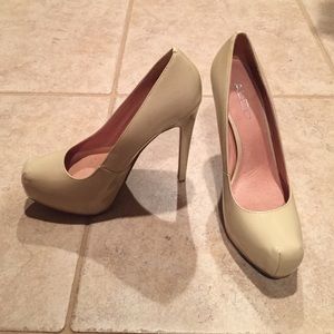Aldo almond toe heels