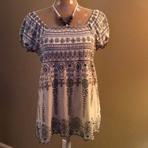 Stylish top with versatility