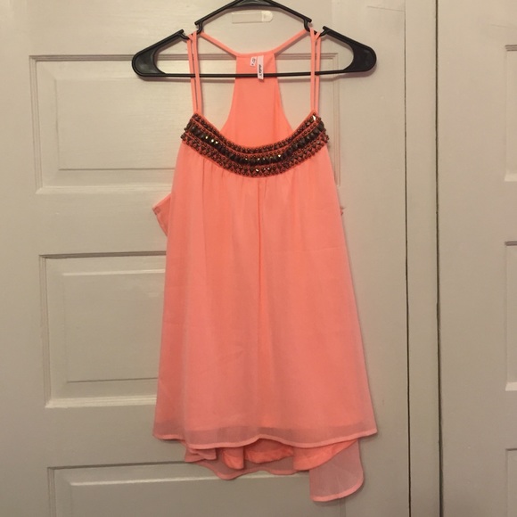 Peach top with detail