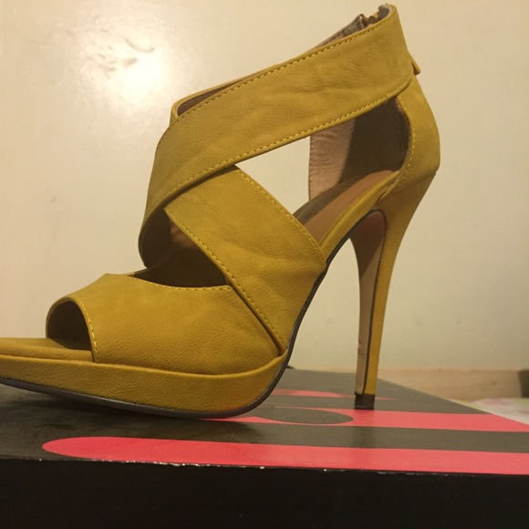 Mustard Pumps