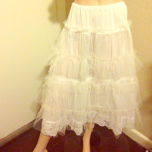 Vintage 1950s petticoat with layers of ruffles!