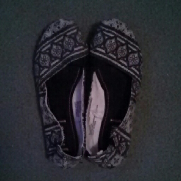 Cute black gray and off white flats??