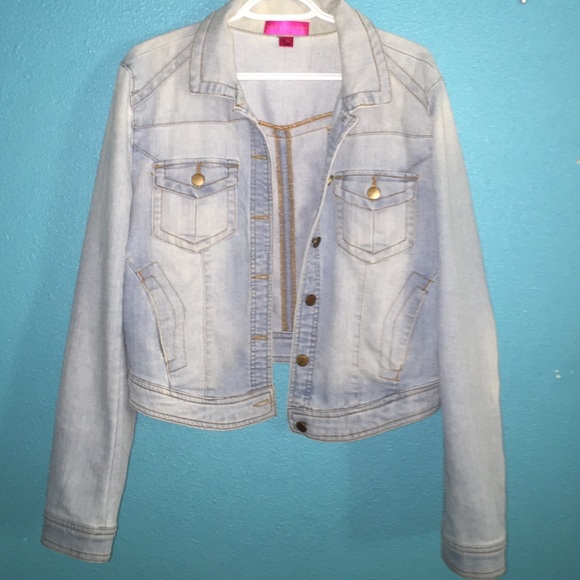 Light Wash Denim // Jean Jacket