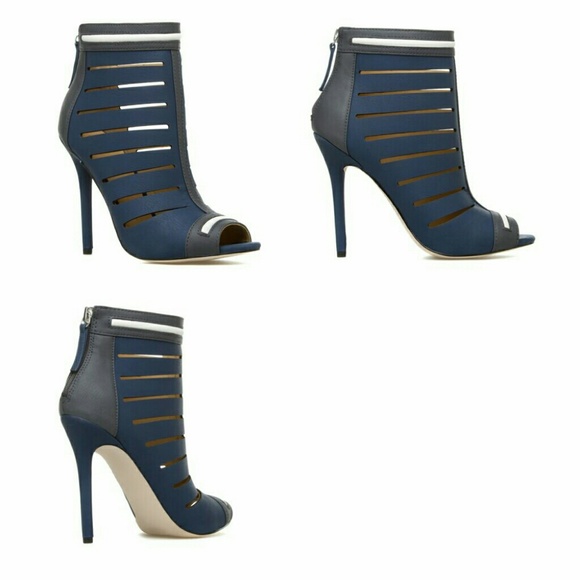 ♡ GX by Gwen Stefani♡ Naoko booties in dusty blue. - Picture 3 of 4