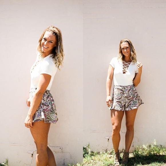 SOLD // HP💕Paisley Printed Shorts - Picture 3 of 3