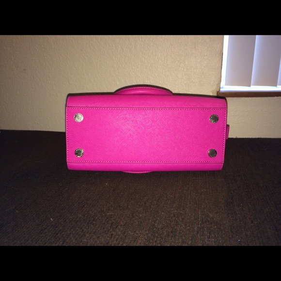 Brand-new Michael Kors raspberry handbag. - Picture 2 of 3