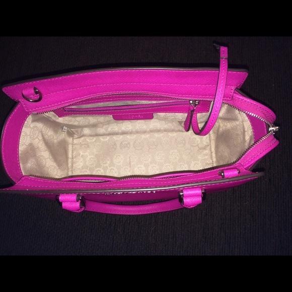 Brand-new Michael Kors raspberry handbag. - Picture 3 of 3