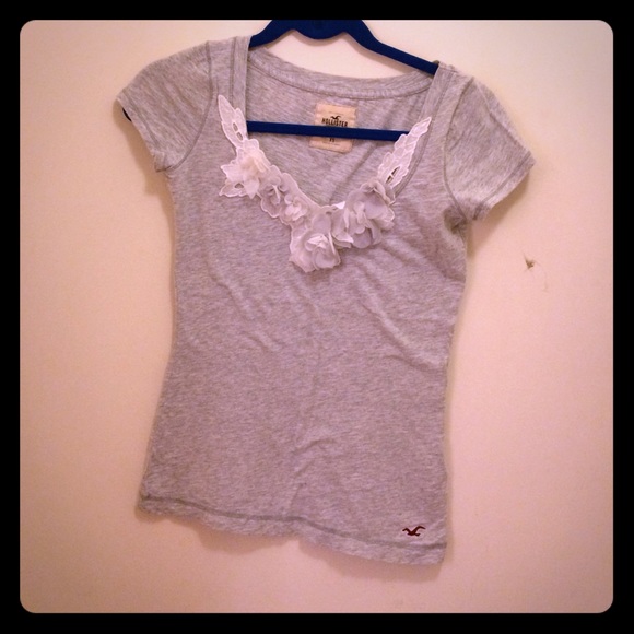 Hollister gray tshirt