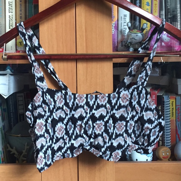 Brandy Melville Tops - NWOT Brandy Melville Tribal Bralette Bandeau Geo