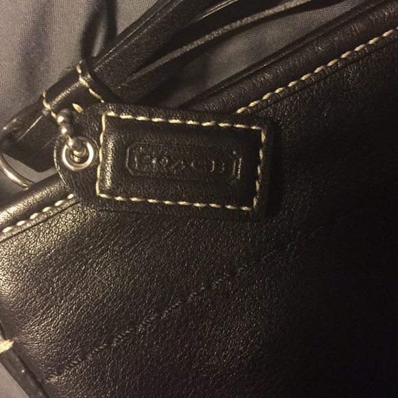Black vintage coach crossbody - Picture 2 of 2