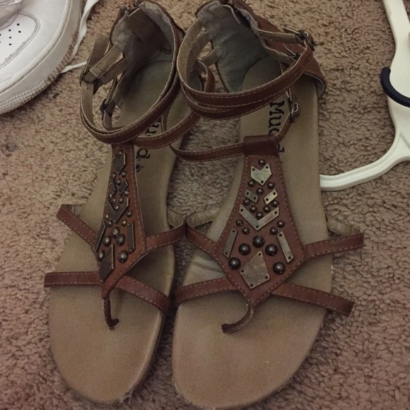 Sandals with Tribal Print Beading