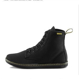 Dr. Marten shore ditch black canvas boot