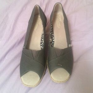 Toms wedges