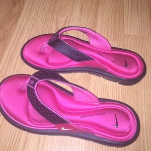 Nike flip flops 👣💟