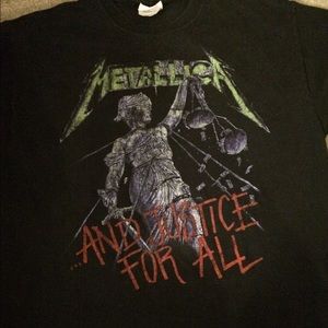 Medium short sleeve Metallica shirt