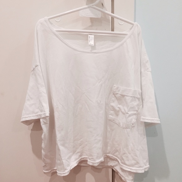 cropped white tee