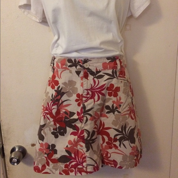 Tan W/Flowers Skort - Picture 2 of 4