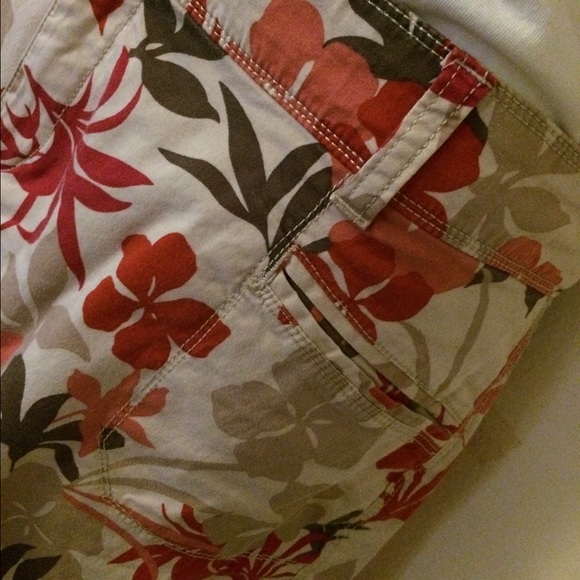 Tan W/Flowers Skort - Picture 4 of 4