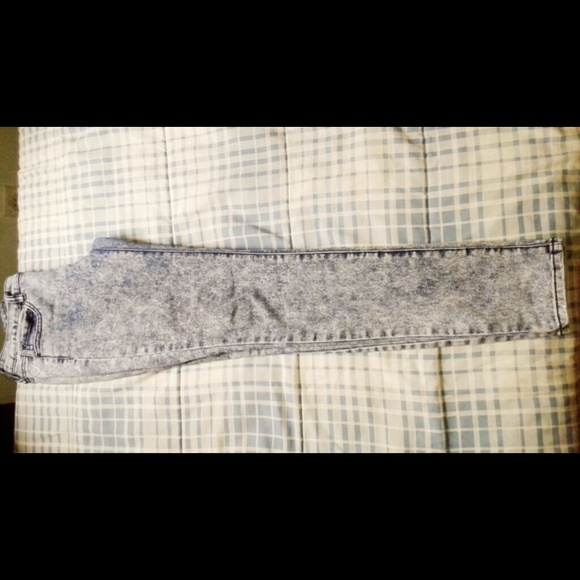 Light Acid Washed Jeans♡ - Picture 2 of 3