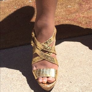 Gold heel sz 8 stiletto heel