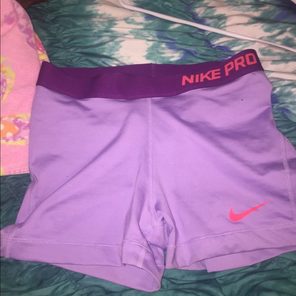 Nike pro shorts 🎀