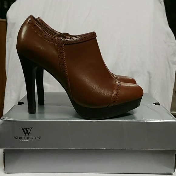 NWT tan Worthington booties
