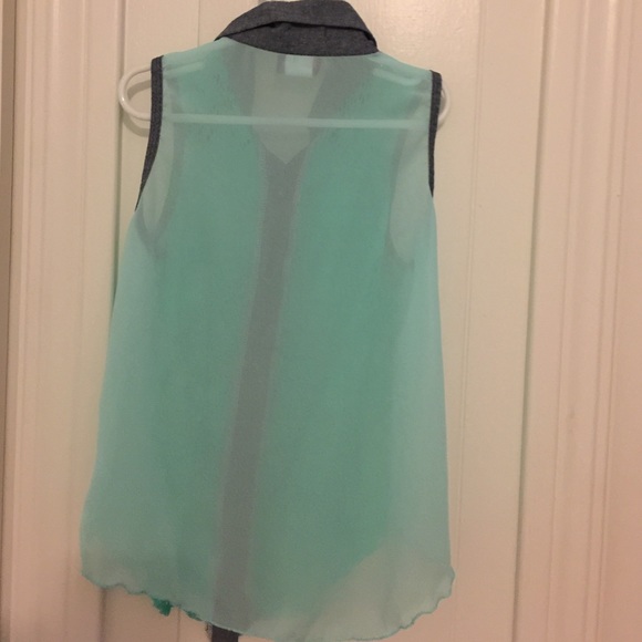 colored laced buttoned sleeveless top - Picture 2 of 2