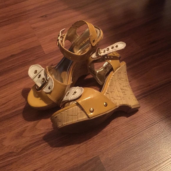 Sandals - Picture 2 of 4