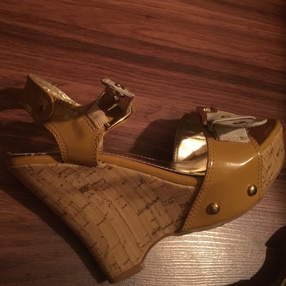 Sandals - Picture 3 of 4