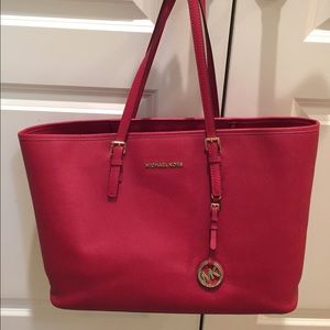 Michael Kors Saffiano Jet Set Tote Medium Red