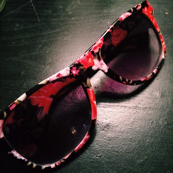 floral sunglasses!🌸