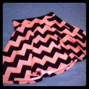 A skirt that is size small very pretty