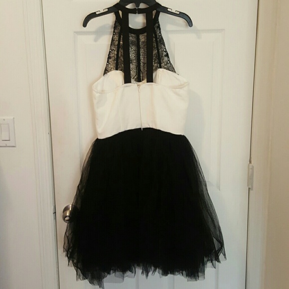 LOVE 😍 THIS DRESS! A Drea crinoline dress - Picture 2 of 4