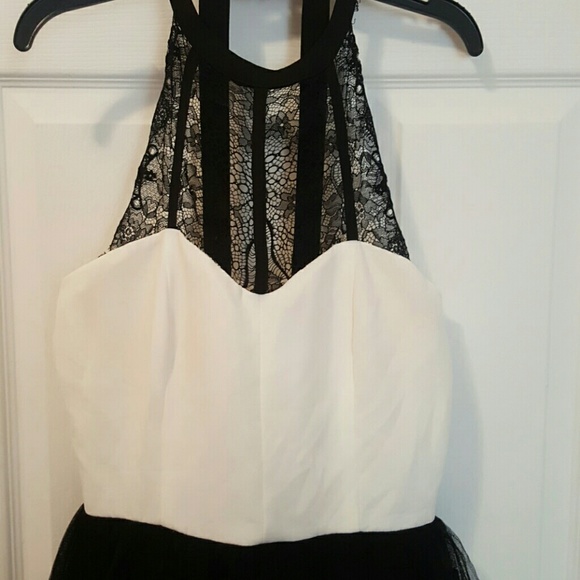 LOVE 😍 THIS DRESS! A Drea crinoline dress - Picture 3 of 4