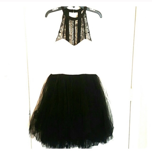 LOVE 😍 THIS DRESS! A Drea crinoline dress - Picture 4 of 4