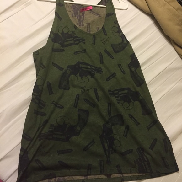 Betsey Gun Top