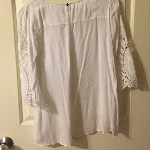 3/4 Crochet Cutout Top - Picture 2 of 4