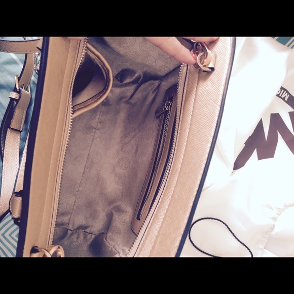 MK authentic Purse - Picture 2 of 4