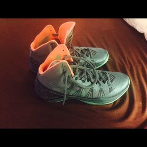 Nike Hyperdunk.   11.5