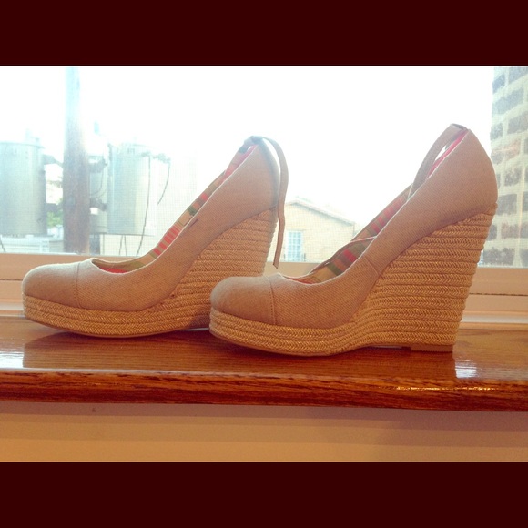 Tan wedges