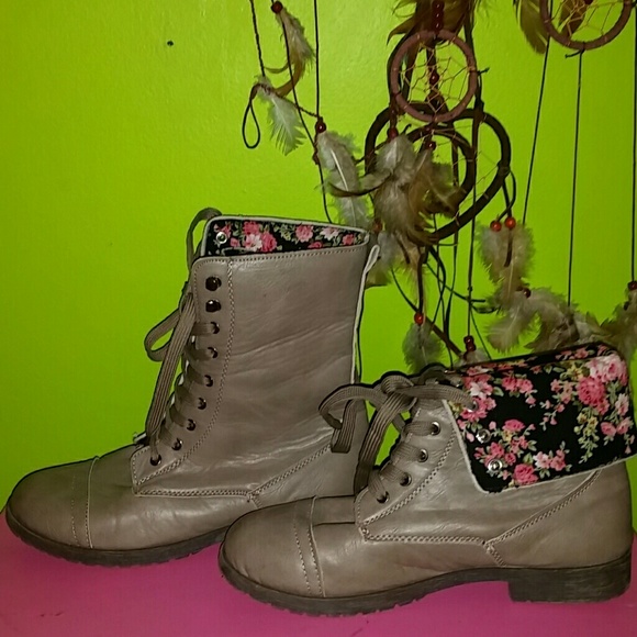 Combat boots