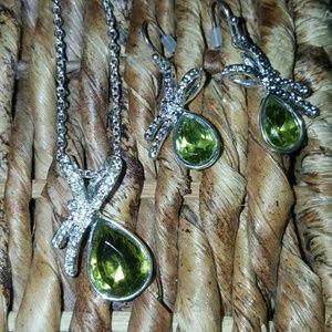NWT!Light green stone necklace and earring set!!