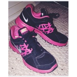 Nike shoes! Black/pink